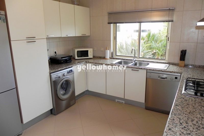 Moradia V4 com piscina perto de Vale do Lobo